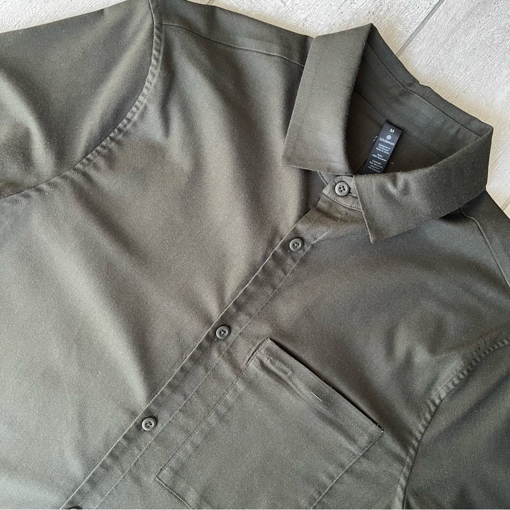 Lululemon Men's Slim Fit Button Down Shirt M Hidden Zip Pocket Business Casual - Picture 5 of 13
